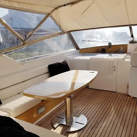 Botel The 