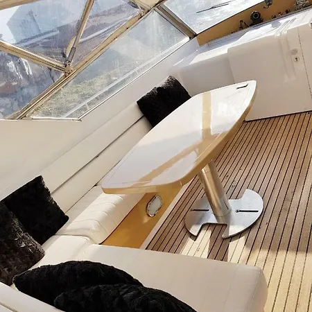 Botel The 