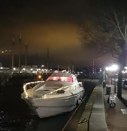 Botel The 