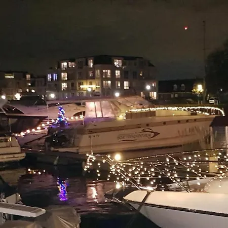 Botel The 