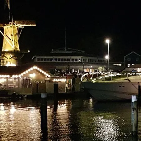 Botel The 